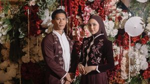 8 Foto Selebgram Dara Arafah Dilamar Pengusaha Muda, Serasi Berbusana Maroon