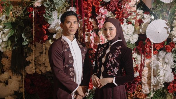 8 Foto Selebgram Dara Arafah Dilamar Pengusaha Muda, Serasi Berbusana Maroon