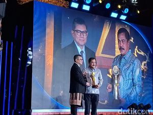 Agus Andrianto Raih Tokoh Transformasi Pelayanan Imigrasi dan Pemasyarakatan Berdampak detikcom Awards