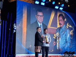 Agus Andrianto Raih Tokoh Transformasi Pelayanan Imigrasi dan Pemasyarakatan Berdampak detikcom Awards
