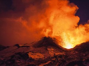 Gunung Hayli Gubbi Meletus Setelah 12.000 Tahun Tidur