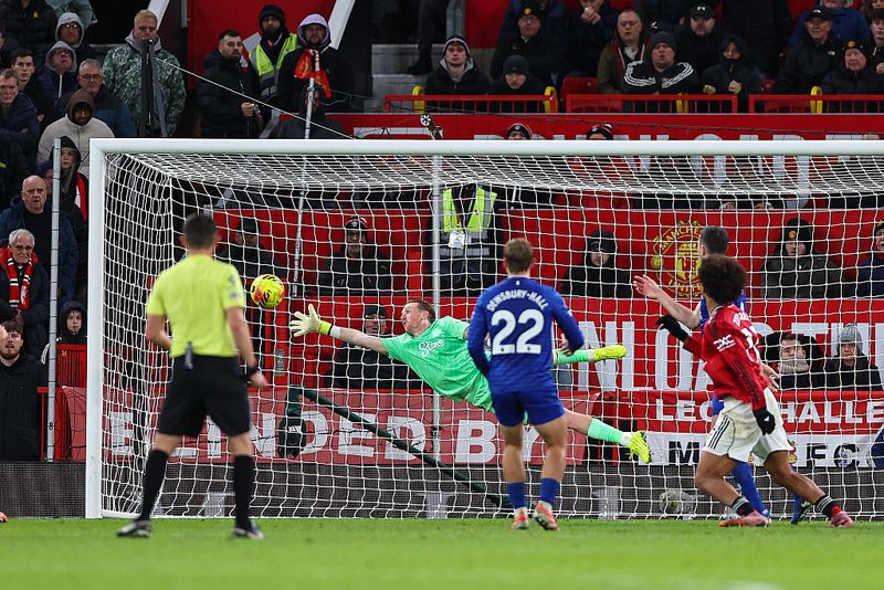 MANCHESTER, ENGLAND - NOVEMBER 24:  Jordan Pickford of Everton celebrates at the final whistle during the Premier League match between Manchester United and Everton at Old Trafford on November 24, 2025 in Manchester, United Kingdom. (Photo by Richard Martin-Roberts - CameraSport via Getty Images)
