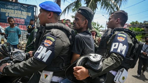 Kampung Berlan Digerebek, 23 Tersangka Langsung Dibekuk Aparat