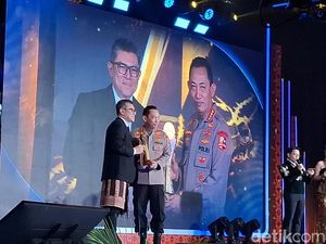 Kapolri Raih detikcom Awards 2025, Bertekad Beri Pelayanan Sesuai Harapan Publik