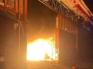 Toko Bahan Bangunan di Citereup Bogor Kebakaran, 6 Unit Damkar Dikerahkan