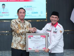 Kepala BNN Terima Penghargaan Tokoh Peduli Desa dari Apdesi Merah Putih