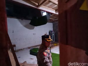 Detik-detik Loteng Sekolah Alam Purwokerto Ambruk Saat Peringatan Hari Guru