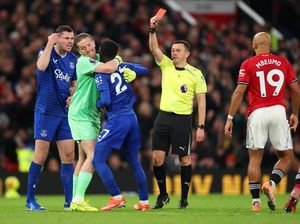 Kartu Merah Aneh Idrissa Gueye: Gegara Ribut sama Rekan Setim