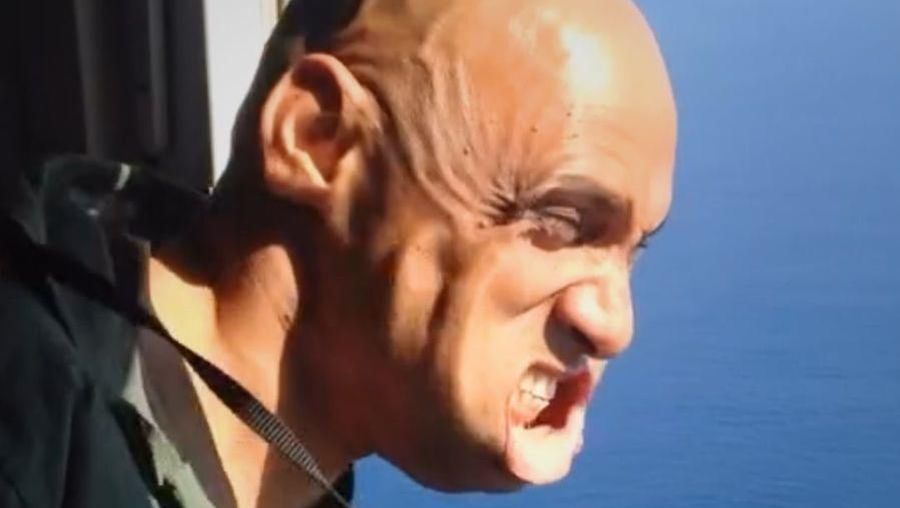 Video: Bentuk Muka Fotografer saat Motret di Ketinggian 20.000 Kaki di Pesawat