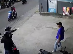 Video: Aksi Maling Motor di Depok Todongkan Pistol Usai Aksinya Dipergoki