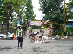 Satlantas Polres Malang Benahi Zebra Cross Demi Keselamatan Pelajar