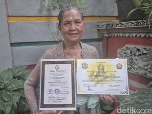 Kisah Manti, Pensiunan Guru SD yang Hidupkan Tradisi Kidung di Bali