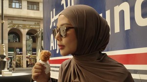Potret Selebgram Dara Arafah Asyik Kulineran di Indonesia hingga Madinah