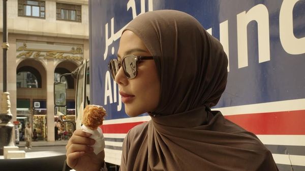 Potret Selebgram Dara Arafah Asyik Kulineran di Indonesia hingga Madinah