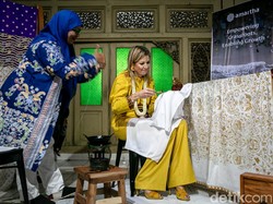 Ratu Maxima Kunjungi Kampung Batik Laweyan, Sempat Belajar Membatik