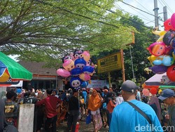 Kantor Pos Praya Barat Dipadati Penerima BLTS, Warga Antre Berjam-jam