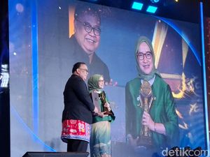 Menteri Rini Persembahkan detikcom Awards untuk Jajaran Kementerian PAN-RB