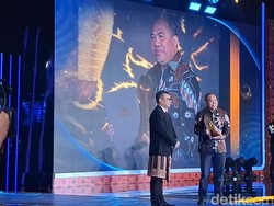 Raja Juli Raih detikcom Awards 2025, Puji Prabowo hingga Masyarakat Adat
