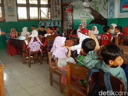Sekolah Hancur Akibat Erupsi Semeru, 94 Siswa Numpang di SD Terdekat