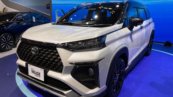 Lihat Lebih Dekat Toyota Veloz Hybrid varian Tertinggi