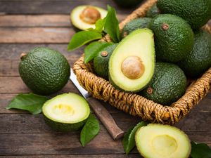Tak Cuma Creamy! Kombinasi Alpukat Susu Punya 5 Manfaat Sehat Ini