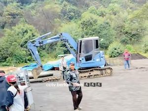 Kades Ngadisari Protes Alat Berat Masuk Lautan Pasir Bromo
