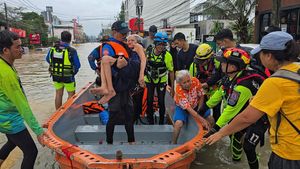 Banjir Melanda Thailand Selatan, Relawan Evakuasi Warga di Hat Yai