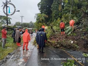 Komdigi Ungkap Titik Jaringan Telco yang Terganggu Akibat Banjir di Sumut