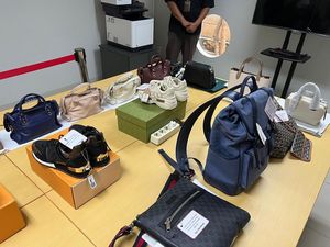 Siapa Cepat Dia Dapat! KPK Lelang Tas Dior dan LV Mulai Rp 19 Juta