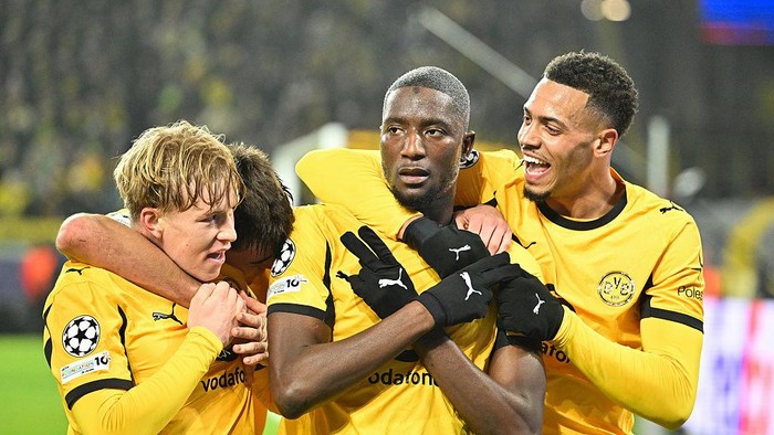 25 November 2025, North Rhine-Westphalia, Dortmund: Soccer: Champions League, Borussia Dortmund - FC Villarreal, Preliminary Round, Matchday 5, Signal Iduna Park, Dortmunds Serhou Guirassy (M) celebrates with Daniel Svensson (l) and Felix Nmecha after his goal to make it 1:0. Photo: Bernd Thissen/dpa (Photo by Bernd Thissen/picture alliance via Getty Images)