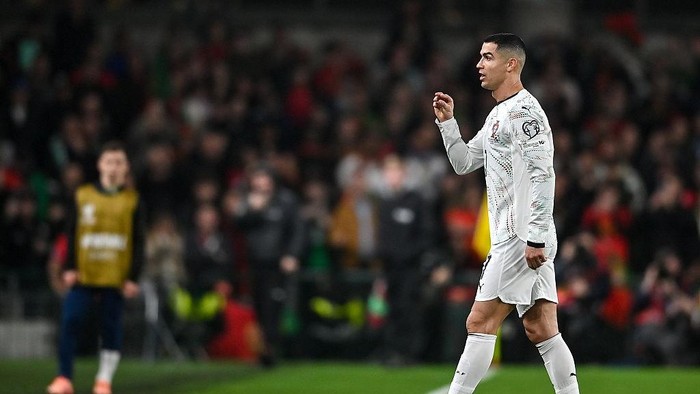 Dublin , Ireland - 13 November 2025; Cristiano Ronaldo of Portugal gestures to the Republic of Ireland bench after he was shown a red card during the FIFA World Cup 2026 Group F Qualifier match between Republic of Ireland and Portugal at the Aviva Stadium in Dublin. (Photo By David Fitzgerald/Sportsfile via Getty Images)