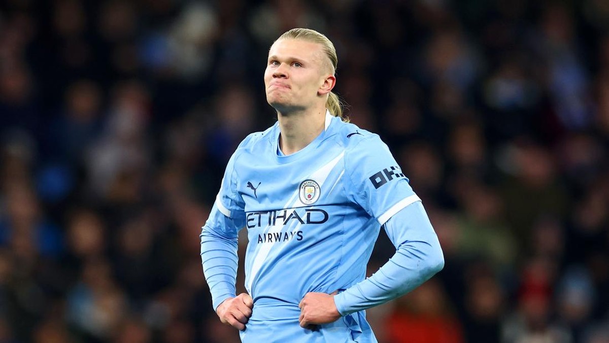 Striker Manchester City Erling Haaland gagal mencetak gol ke gawang Leverkusen. Foto: Chris Brunskill/Fantasista/Getty Images