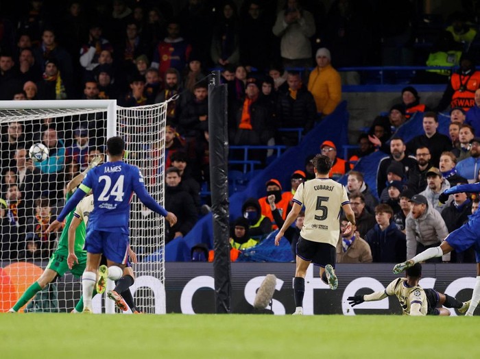 Soccer Football - UEFA Champions League - Chelsea v FC Barcelona - Stamford Bridge, London, Britain - November 25, 2025 Chelsea's Estevao scores their second goal Action Images via Reuters/Andrew Couldridge