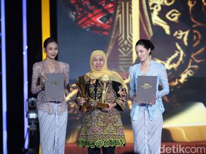 Ketokohan Khofifah dalam Konektivitas Transportasi Raih detikcom Awards