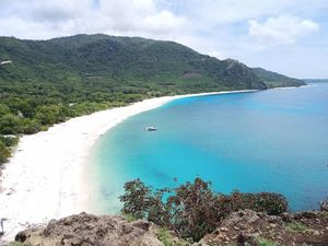 Menelusuri Keindahan Pantai Lingal Alor: Rute, Daya Tarik, Tips Berwisata