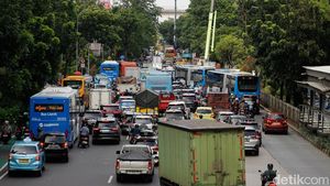 Lajur Menyempit di Jalan DI Panjaitan, Proyek Pipa Picu Kemacetan