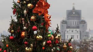 Lapangan Manezhnaya Bersolek, Pohon Natal Moskow Mulai Dihias