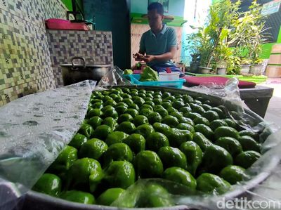 Menjajal Klepon Bulang Rasa Legendaris dari Kampung Klepon Sidoarjo