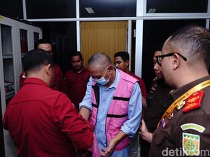 Video: Kejati Sumut Tahan 2 Tersangka Kasus Dugaan Korupsi Smartboard