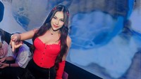 Resty Novita Coba Tantangan Baru Jadi DJ
