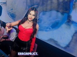 Resty Novita Coba Tantangan Baru Jadi DJ