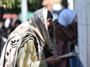 Sekte Yahudi Lev Tahor Dituduh Culik-Perdagangkan Anak, Siapa Mereka?