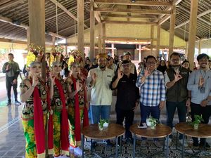 Pelaku Wisata Kemiren Banyuwangi Dibekali Kompetensi Hospitality Berstandar