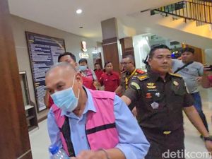 Kejatisu Tahan 2 Tersangka Kasus Dugaan Korupsi Smartboard SMP Tebing Tinggi