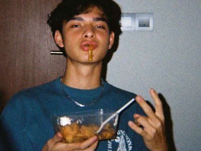 Momen Tristan Molina Kulineran dan Makan Romantis Bareng Olla Ramlan