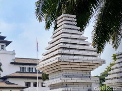 Gapura Putih dan Wajah Baru Gedung Sate yang Curi Perhatian