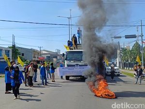 Massa Demo Desak Anggota DPRD Pangkep Pembuat Status WA Fee Proyek Di-PAW