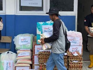 BNI Salurkan Bantuan Darurat bagi Korban Banjir Bandang di Padang & Sibolga