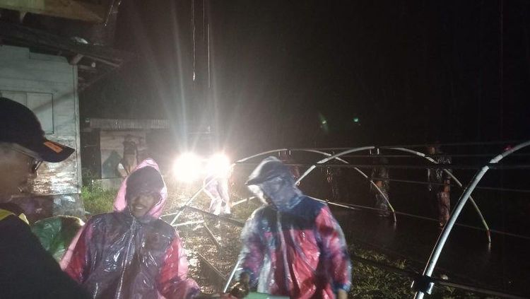 Banjir Bandang Agam Sumbar: 2 Warga Hilang, 135 Keluarga Mengungsi