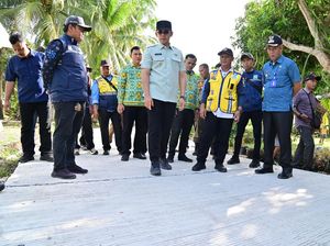 Bupati Egi Perbaiki Jalan Rusak di Pasuruan, Warga Sudah Menanti 10 Tahun